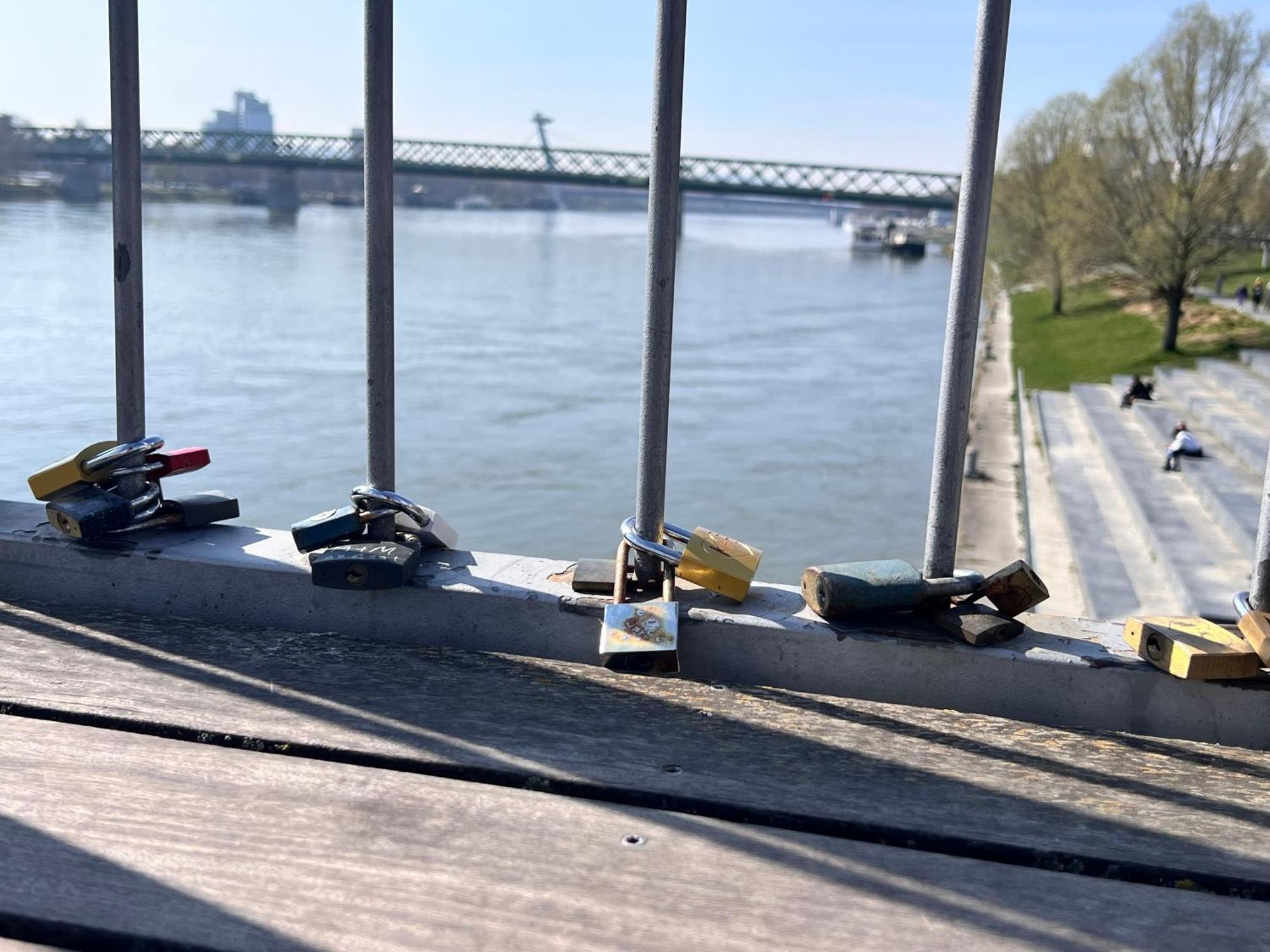 River Front Mezonet Eurovea براتسيلافا المظهر الخارجي الصورة