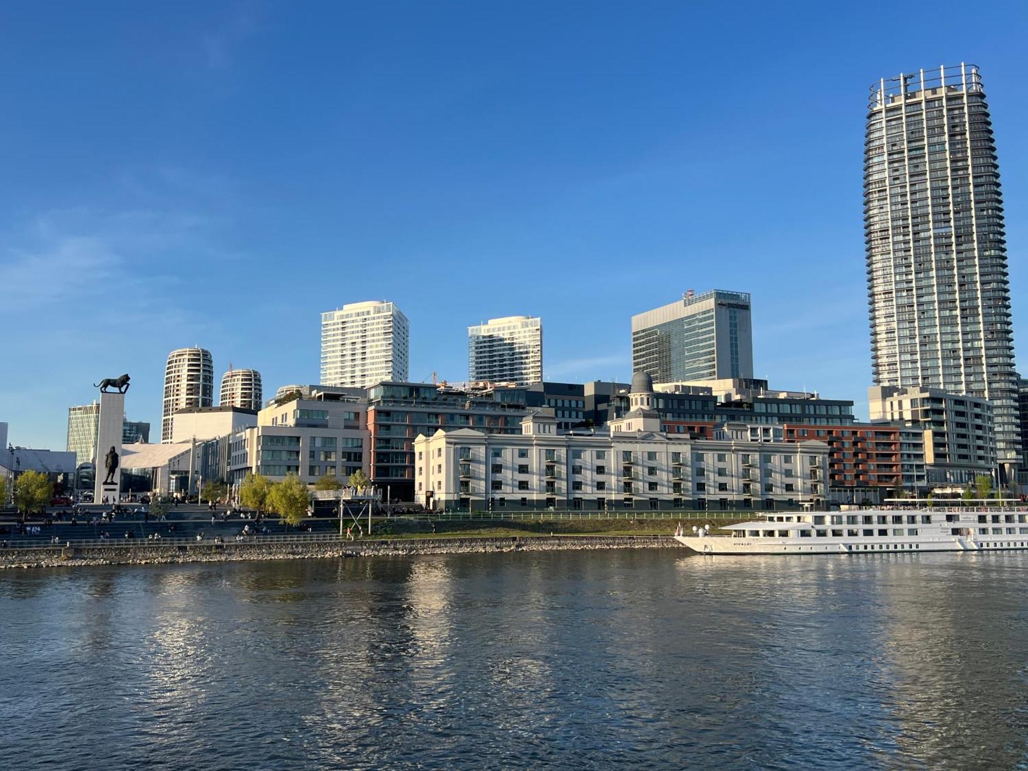 River Front Mezonet Eurovea براتسيلافا المظهر الخارجي الصورة